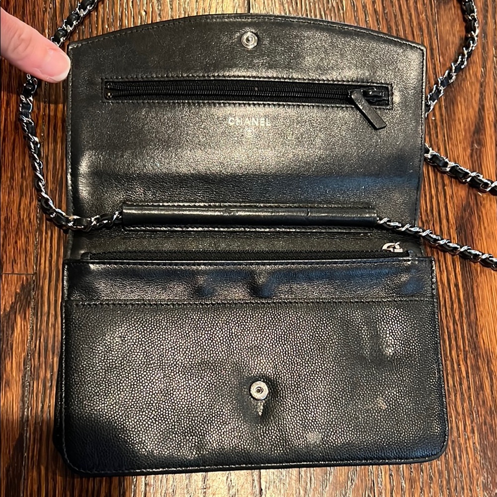 CHANEL Black Crossbody Bag with Iconic CC Logo - Picture 4 of 12